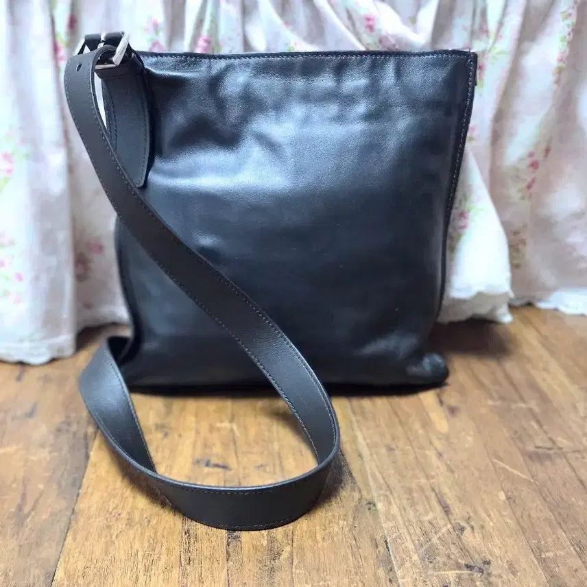 [BUNJANG] Prada Black Leather Shoulder Bag/Crossbody Bag (Unisex) / 프라다 블랙 레더 숄더백 크로스백 남녀공용
