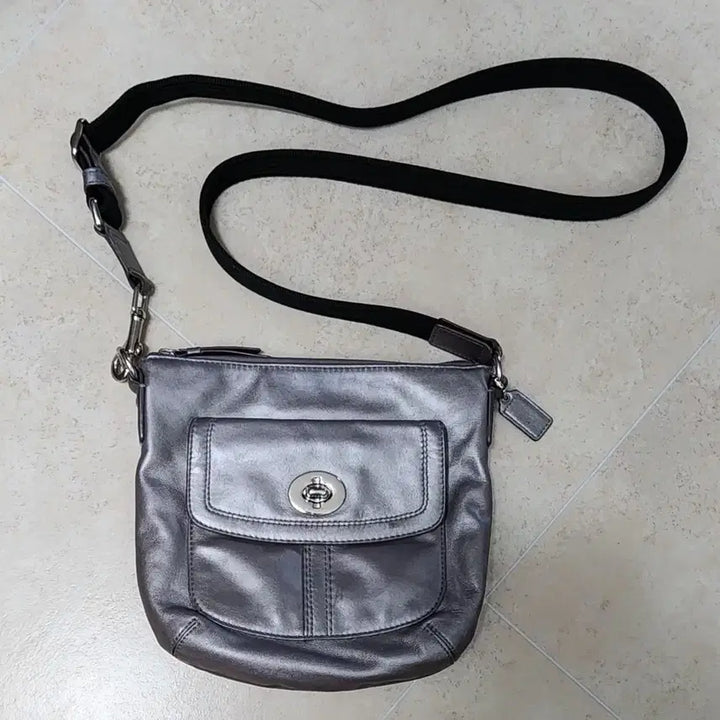 [BUNJANG] Old Coach Genuine Leather Crossbody Bag / 올드코치 크로스백 천연가죽