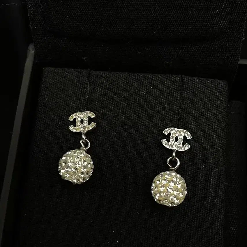 [BUNJANG] Chanel CC Logo Crystal Ball Drop Earrings / 샤넬 CC 로고 크리스탈 볼 드롭 귀걸이