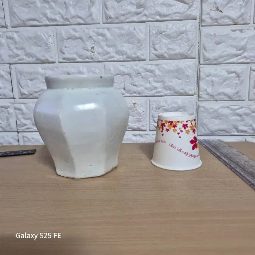 [BUNJANG] Joseon Dynasty White Porcelain Octagonal Jar / 백자8각충호