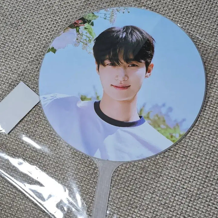 [BUNJANG] Byeon Woo Seok Hand Fan Uchiwa / 변우석 부채 우치와