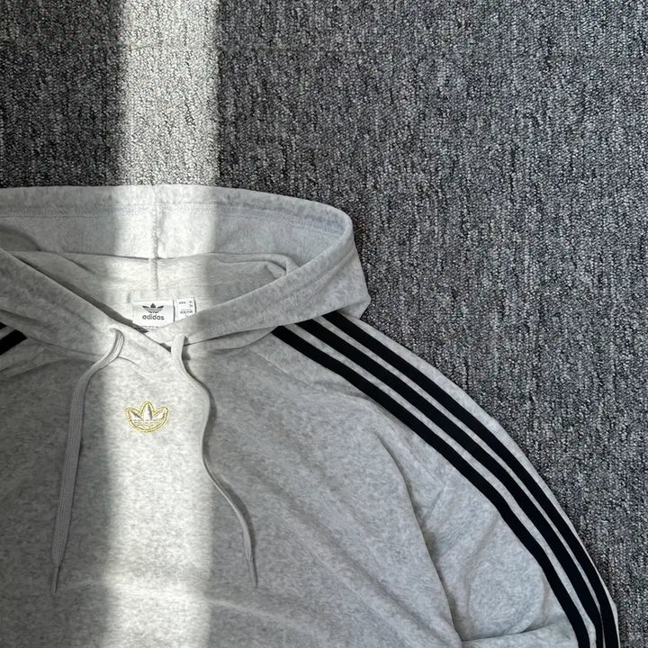 [BUNJANG] Adidas Grey Velvet Firebird Cropped Hoodie M / 아디다스 그레이 벨벳 파이어버드 크롭 후드티