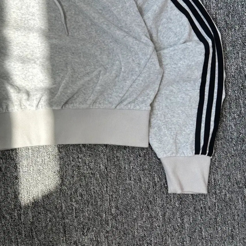 [BUNJANG] Adidas Grey Velvet Firebird Cropped Hoodie M / 아디다스 그레이 벨벳 파이어버드 크롭 후드티