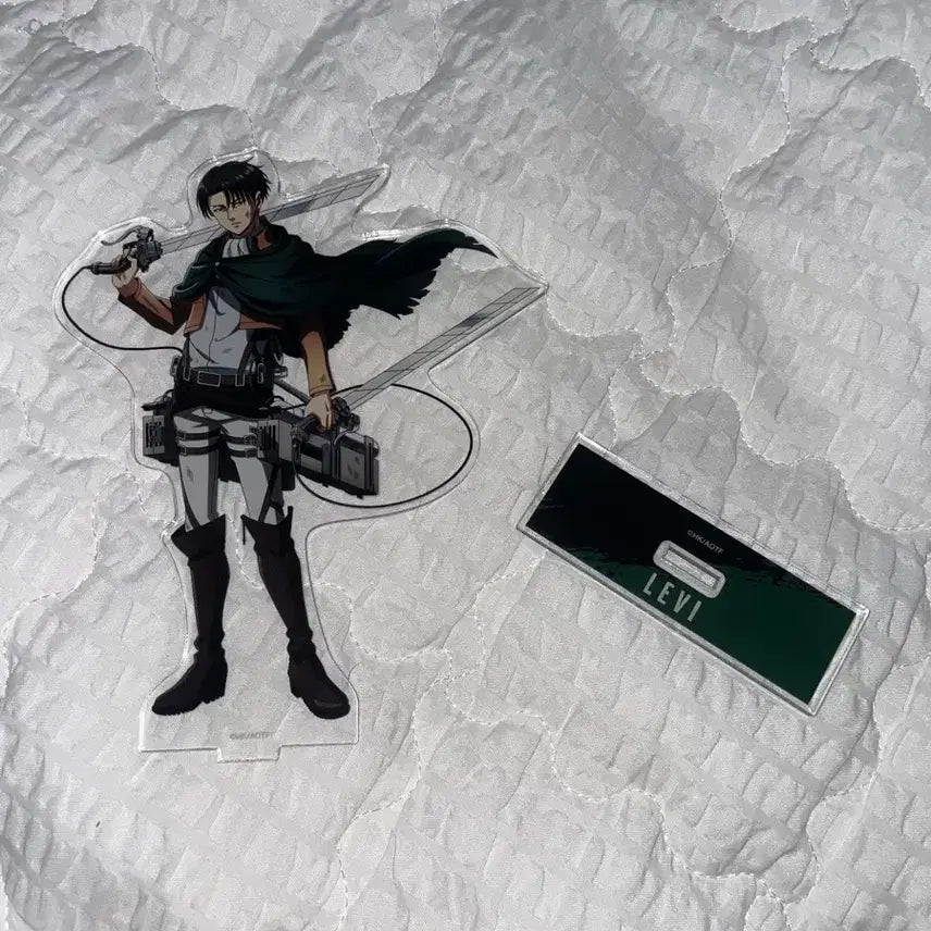 [BUNJANG] Attack on Titan Levi Tower Records Collaboration Acrylic Stand (Unsealed) / 리바이 타워레코드 아크릴 스탠드 개봉