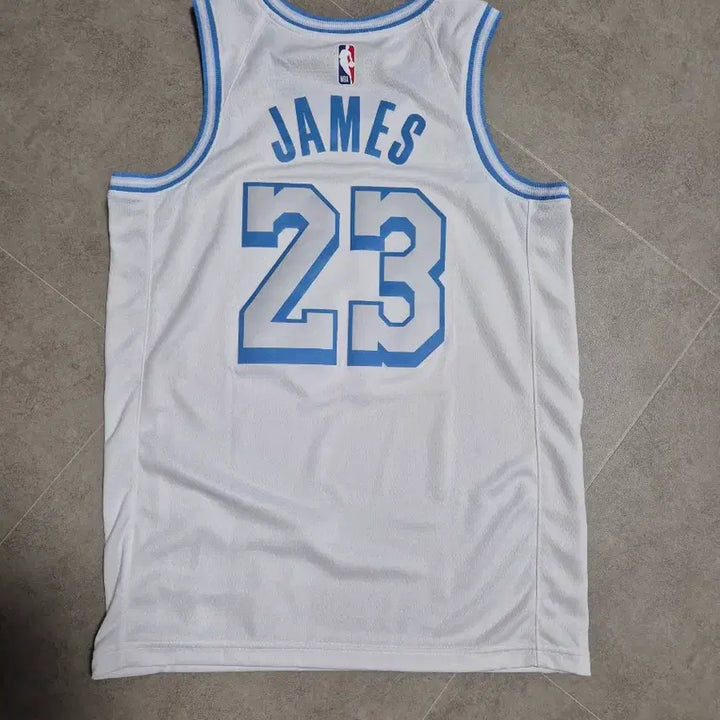 [BUNJANG] Nike LeBron James LA Lakers Swingman Jersey (Size 44 M) / 44 M NBA 나이키 르브론 제임스 LA레이커스 스윙맨 저지 유니폼
