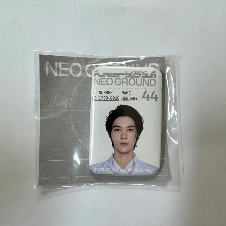 [BUNJANG] NCT Neo City Pop-up Gacha Metal ID Badge Hendery / 엔시티 네오그라운드 팝업 가챠 메탈아이디뱃지 헨드리 원가이하