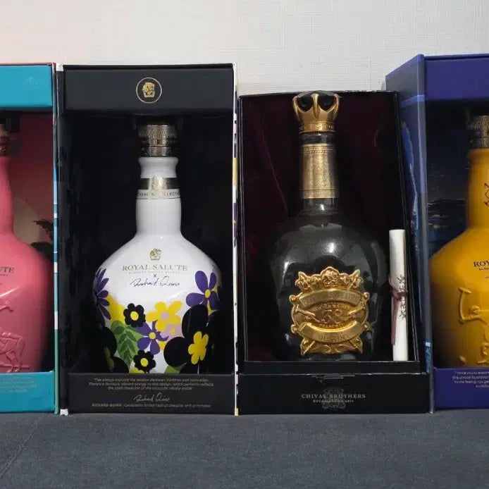 [BUNJANG] Royal Salute 38 Year Old Edition Empty Bottle with Case / 로얄살루트 위스키 공병 일괄