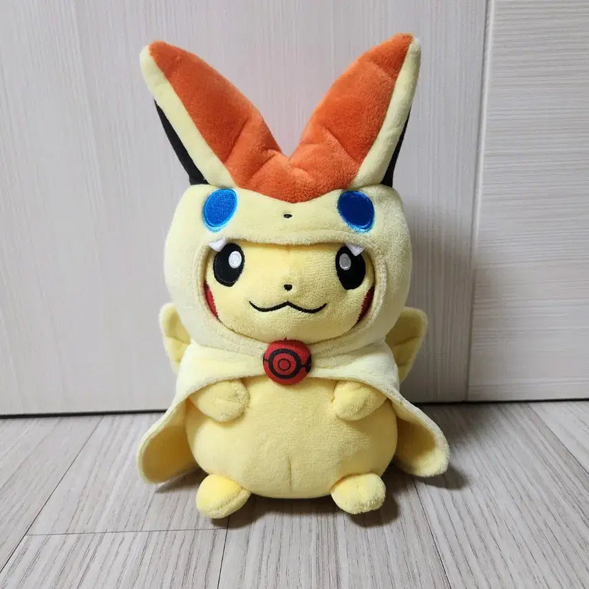 [BUNJANG] Pokemon Center Victini Poncho Pikachu Plush (Medium, Best Wishes) / 2017 고전레트로 포켓몬센터 비크티니 판초피카츄 봉제중형인형 베스트위시