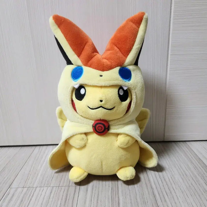 [BUNJANG] Pokemon Center Victini Poncho Pikachu Plush (Medium, Best Wishes) / 2017 고전레트로 포켓몬센터 비크티니 판초피카츄 봉제중형인형 베스트위시