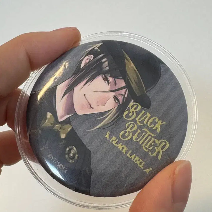 [BUNJANG] Black Butler Sebastian Michaelis Bitter Rabbit Can Badge / 흑집사 세바스찬 미카엘리스 비터래빗 캔뱃지 판매