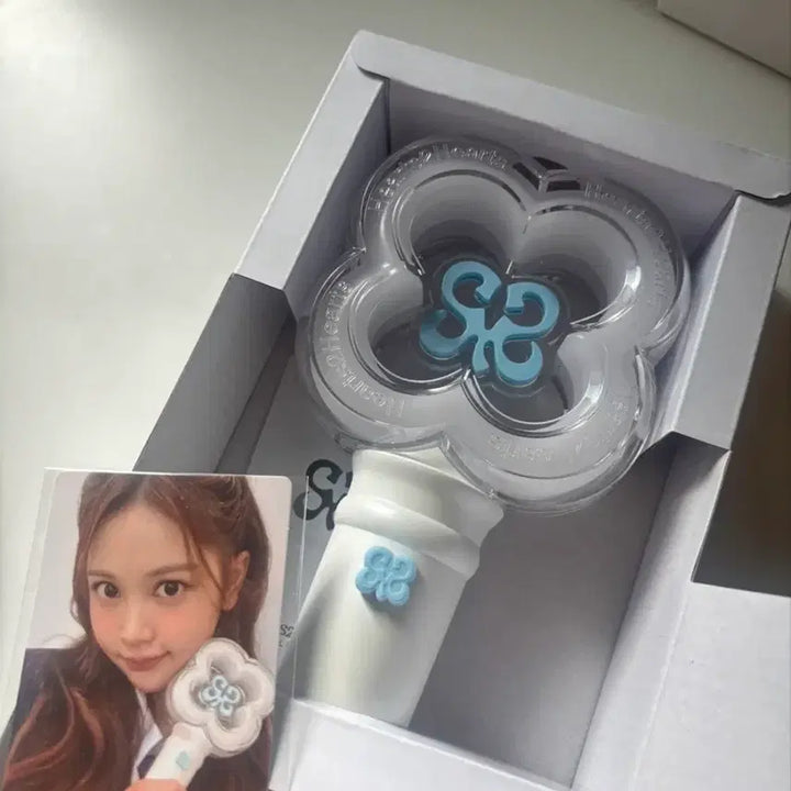 [BUNJANG] Hatsune Miku Lightstick (Photocard Included) / 하츠투하츠 응원봉 (포카O)
