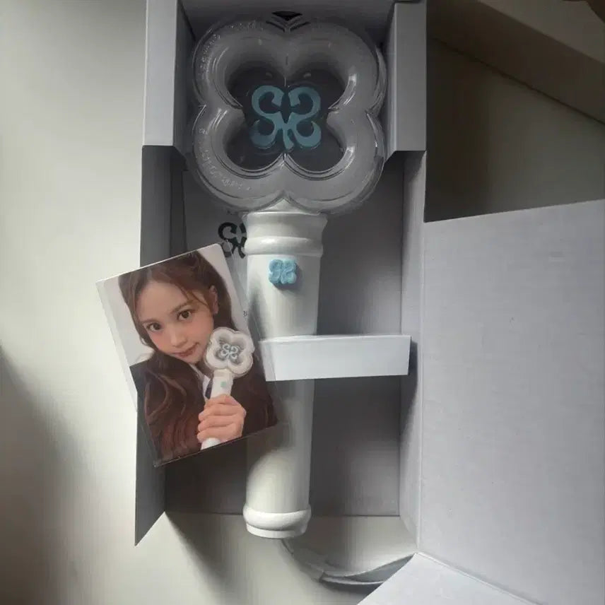 [BUNJANG] Hatsune Miku Lightstick (Photocard Included) / 하츠투하츠 응원봉 (포카O)