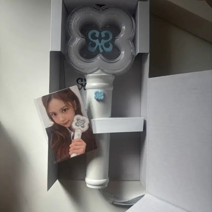 [BUNJANG] Hatsune Miku Lightstick (Photocard Included) / 하츠투하츠 응원봉 (포카O)