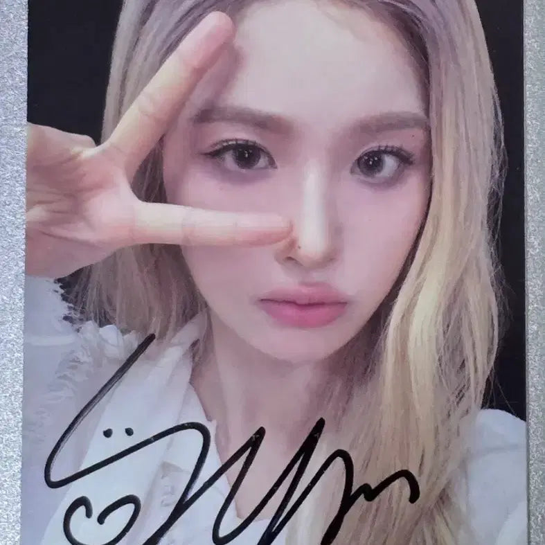 [BUNJANG] NMIXX Seulyoon Signed Photocard / 엔믹스 설윤 싸인포카 판매합니다.