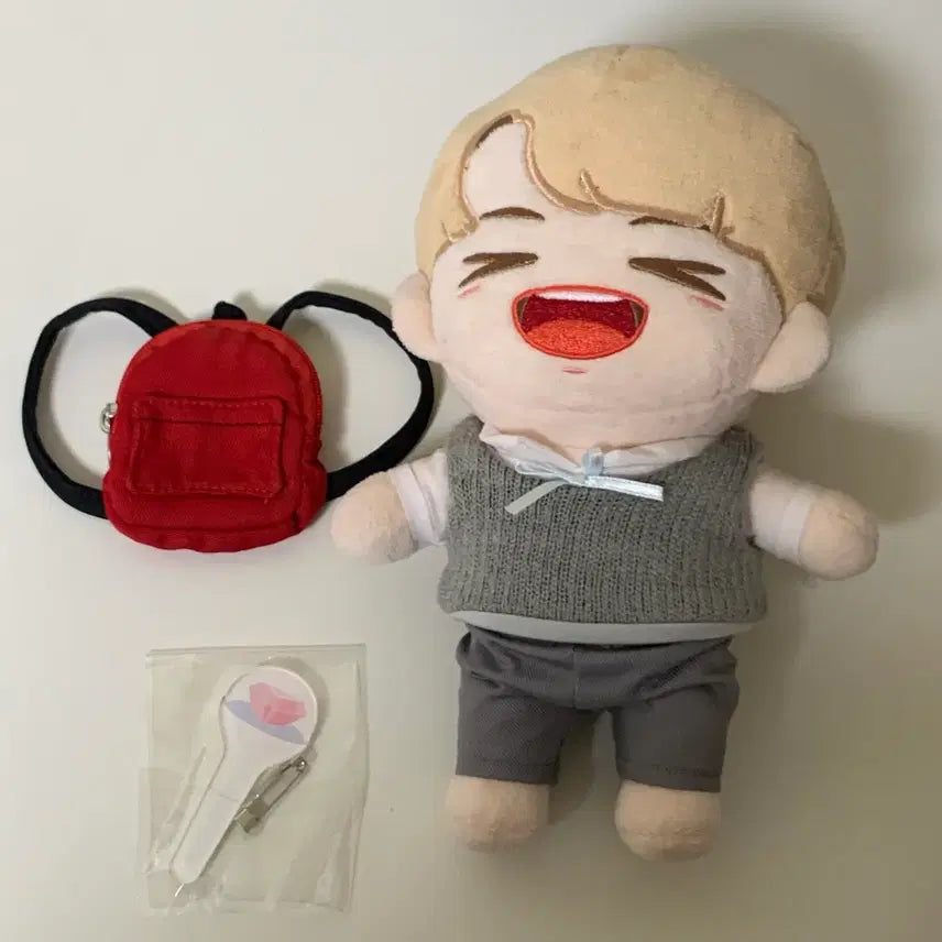 [BUNJANG] SEVENTEEN Woozi Kkyaruk Woozi Doll + Carat Bong Badge / 세븐틴 우지 인형 꺄륵우지 + 캐럿봉 배지