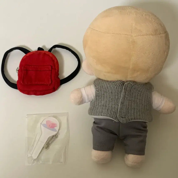 [BUNJANG] SEVENTEEN Woozi Kkyaruk Woozi Doll + Carat Bong Badge / 세븐틴 우지 인형 꺄륵우지 + 캐럿봉 배지