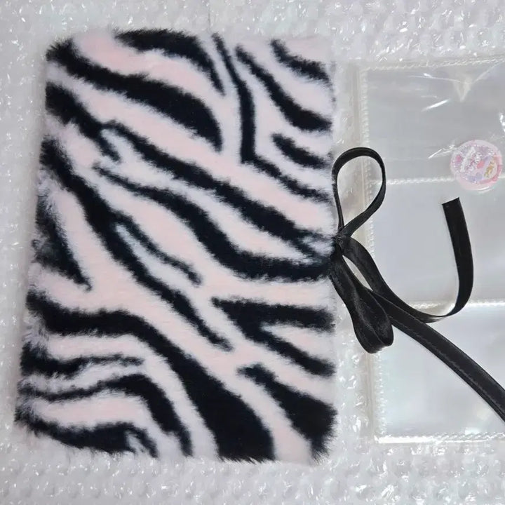 [BUNJANG] Zebra Gal Fur Binder A6 with Inserts / 지브라 갸루 a6 핑크 털바인더 양도 속지포함 다이어리 다꾸