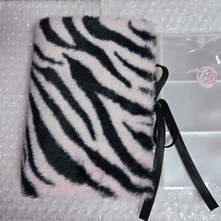 [BUNJANG] Zebra Gal Fur Binder A6 with Inserts / 지브라 갸루 a6 핑크 털바인더 양도 속지포함 다이어리 다꾸
