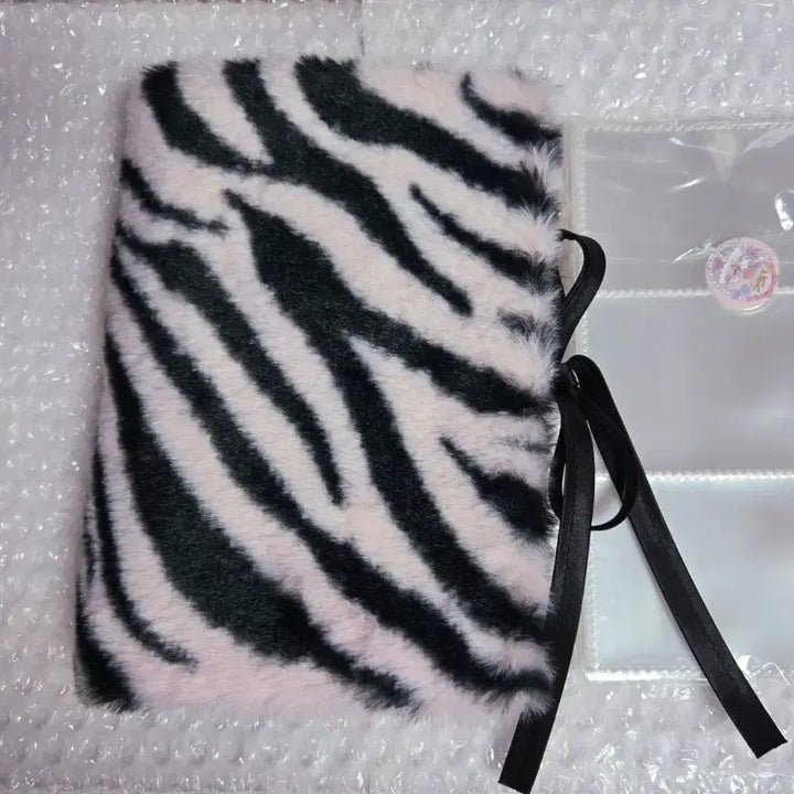 [BUNJANG] Zebra Gal Fur Binder A6 with Inserts / 지브라 갸루 a6 핑크 털바인더 양도 속지포함 다이어리 다꾸