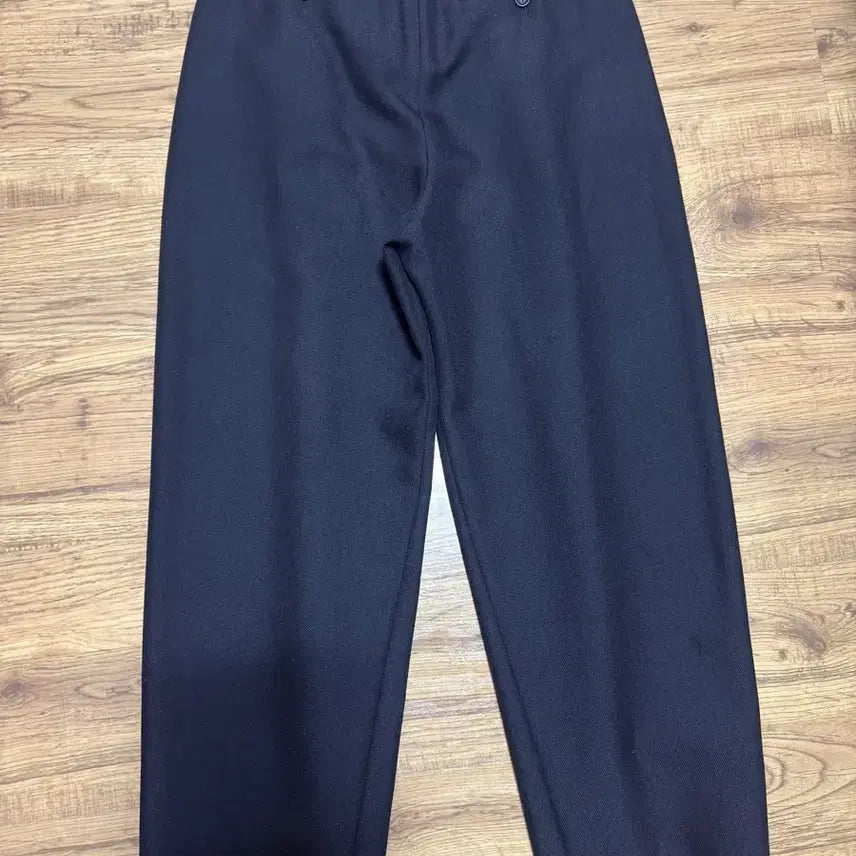 [BUNJANG] COOR Pleats Curved Trousers Dark Navy S / 쿠어 플리츠 커브드 트라우저 다크네이비 s