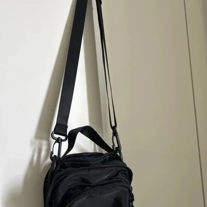 [BUNJANG] A.I. Apparel Black Mini Crossbody Bag / 블랙 미니 크로스백
