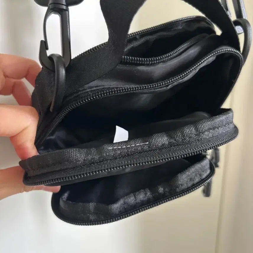 [BUNJANG] A.I. Apparel Black Mini Crossbody Bag / 블랙 미니 크로스백