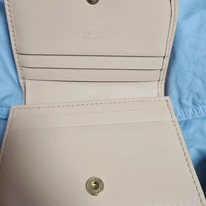[BUNJANG] Gucci Matelassé Bi-fold Wallet Beige GG Logo / 구찌 마틀라세 반지갑 베이지 GG로고