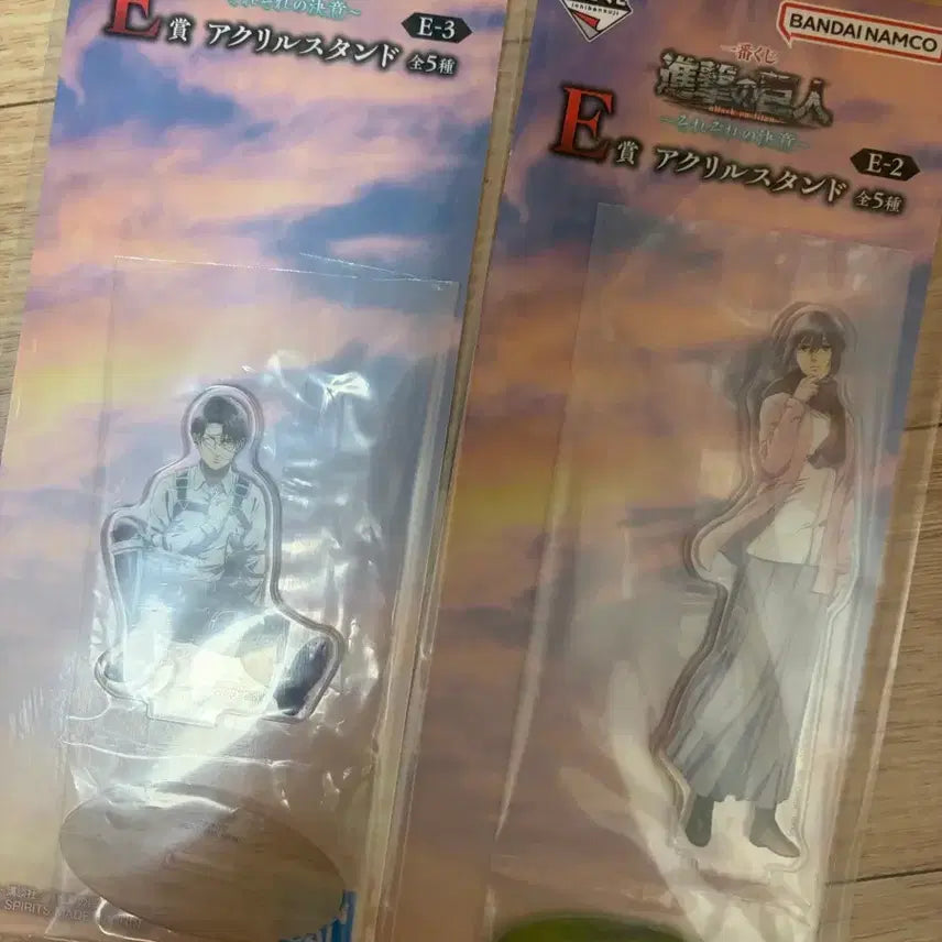[BUNJANG] Attack on Titan Ichiban Kuji E Prize Levi Acrylic Stand / 진격의거인 제일복권 쿠지 e상 리바이,미카사 아크릴스탠드 팝니다