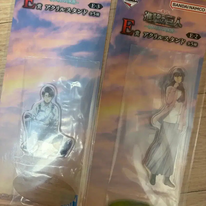 [BUNJANG] Attack on Titan Ichiban Kuji E Prize Levi Acrylic Stand / 진격의거인 제일복권 쿠지 e상 리바이,미카사 아크릴스탠드 팝니다