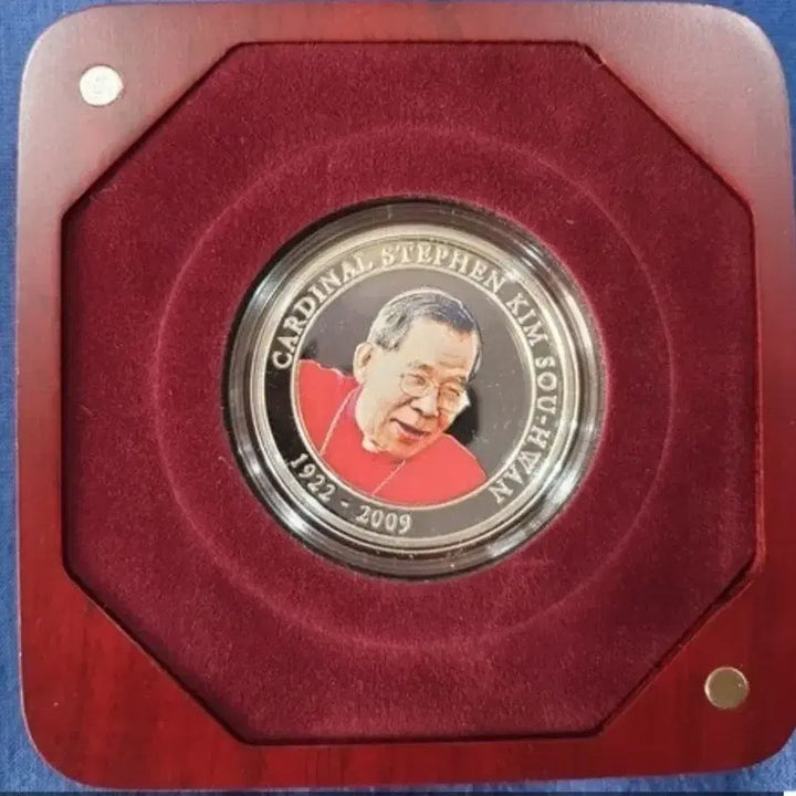 [BUNJANG] 2009 Liberia Cardinal Kim Sou-hwan Commemorative Matte Color Silver Coin / 2009년 라이베리아 김수환 추기경 추모 무광 프루프 색채 은화