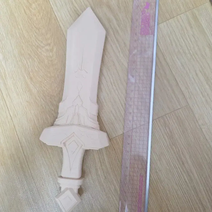 [BUNJANG] Love &amp; Deep Space Shim Sung Hoon Wooden Sword / 럽딥 러브앤딥스페이스 심성훈 비공굿 나무검(목검) 팝니다
