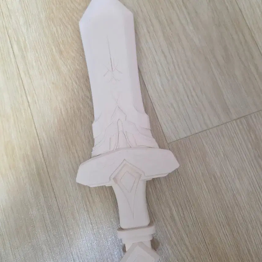 [BUNJANG] Love &amp; Deep Space Shim Sung Hoon Wooden Sword / 럽딥 러브앤딥스페이스 심성훈 비공굿 나무검(목검) 팝니다