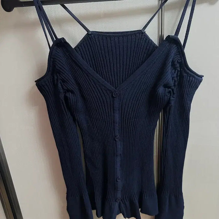 [BUNJANG] Off-Shoulder Susie Knit / 오프숄더 수지니트(새상품)