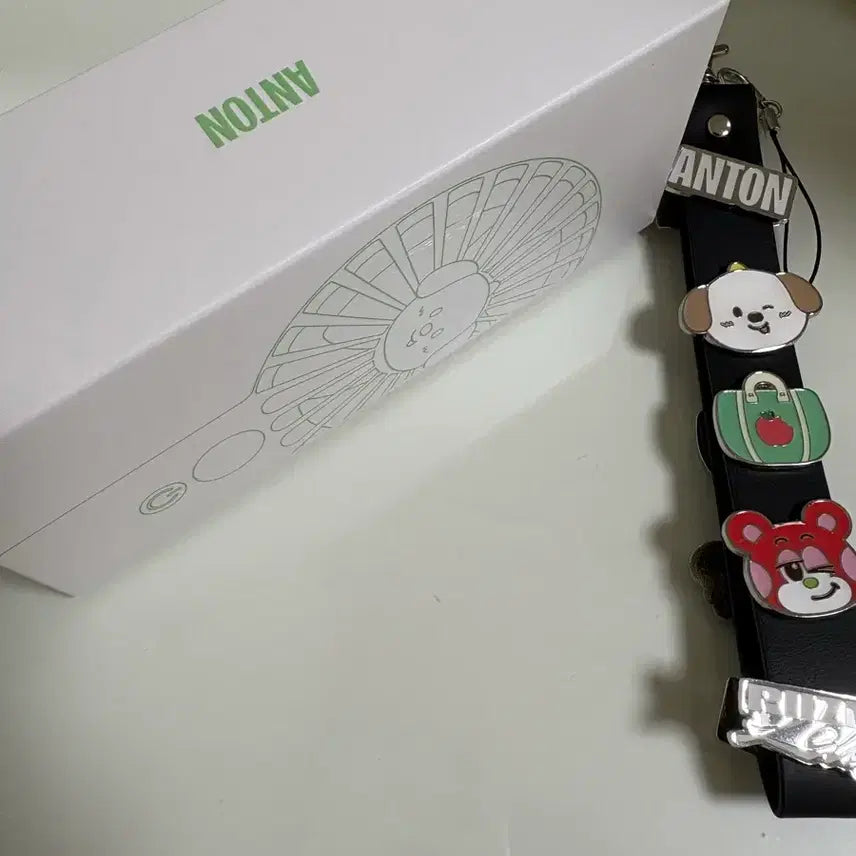 [BUNJANG] RIIZE Anton Tokyo Dome All Concert Goods Fan + Lightstick Strap / 앤톤 도쿄돔 올콘 굿즈 선풍기 + 응원봉 가죽 스트랩 일괄