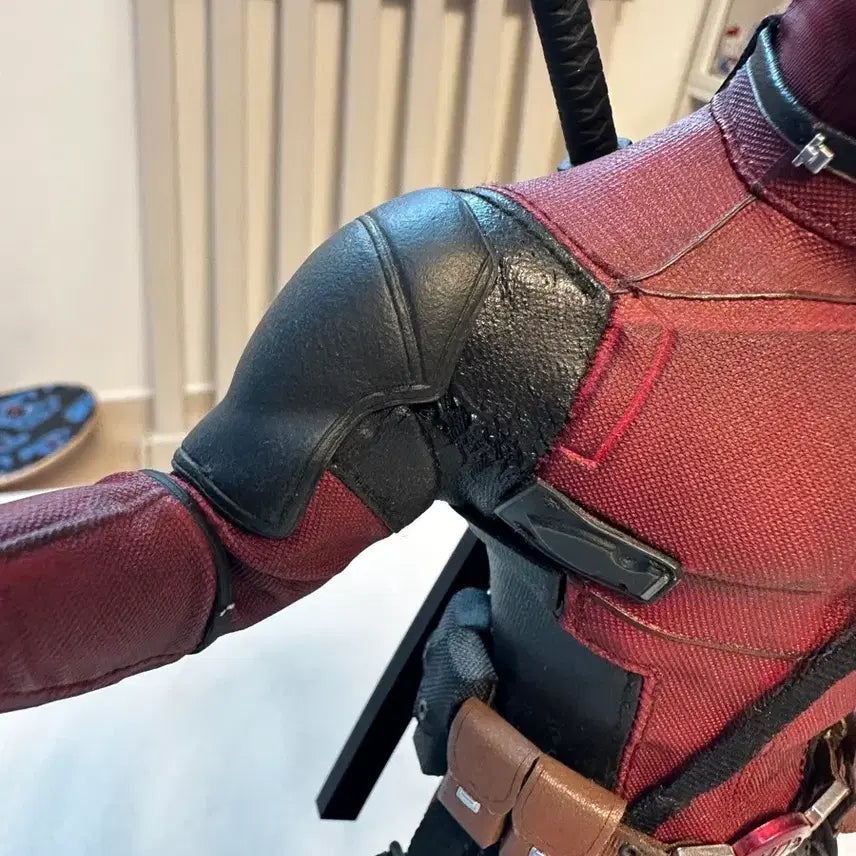 [BUNJANG] Hot Toys Deadpool 2 Figure / 핫토이 데드풀2