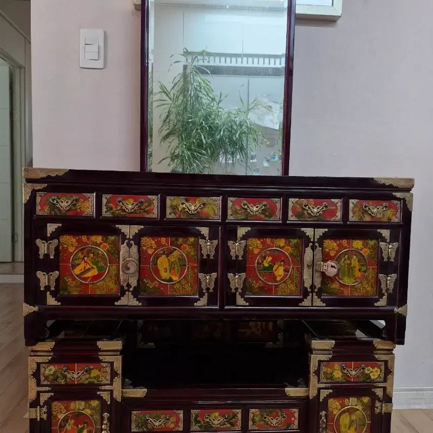 [BUNJANG] Han Chun-seop Intangible Cultural Heritage Hwagakjang Cabinet / 한춘섭 무형문화재 문갑  화각장 고가구