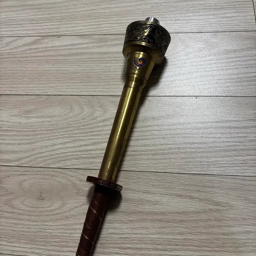 [BUNJANG] 1988 Seoul Olympics Official Commemorative Torch Replica / [근대사 수집] 1988 제24회 서울 올림픽 공식 기념 성화봉 판매합니
