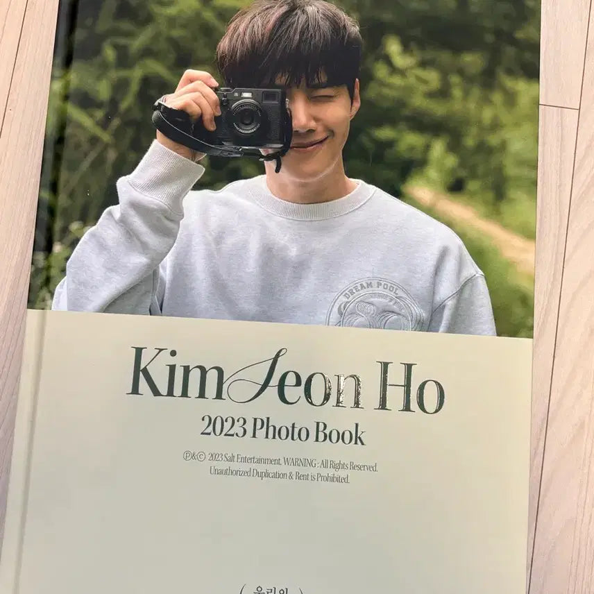 [BUNJANG] Kim Seon Ho 2023 Photobook / 김선호 2023 포토북