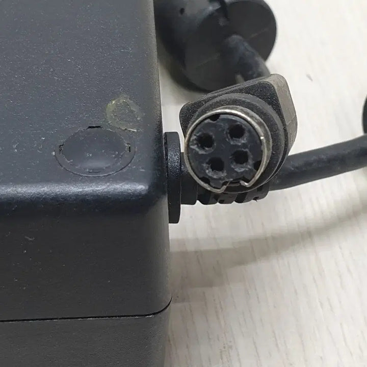 [BUNJANG] FSP Group FSP220-ABAN1 220W 19V 4-Pin Power Adapter / FSP220-ABAN1. 220W 4pin 19V 11.57A