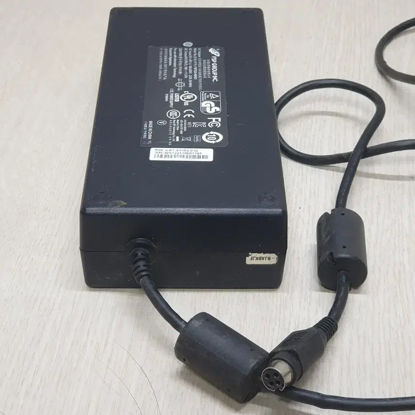 [BUNJANG] FSP Group FSP220-ABAN1 220W 19V 4-Pin Power Adapter / FSP220-ABAN1. 220W 4pin 19V 11.57A