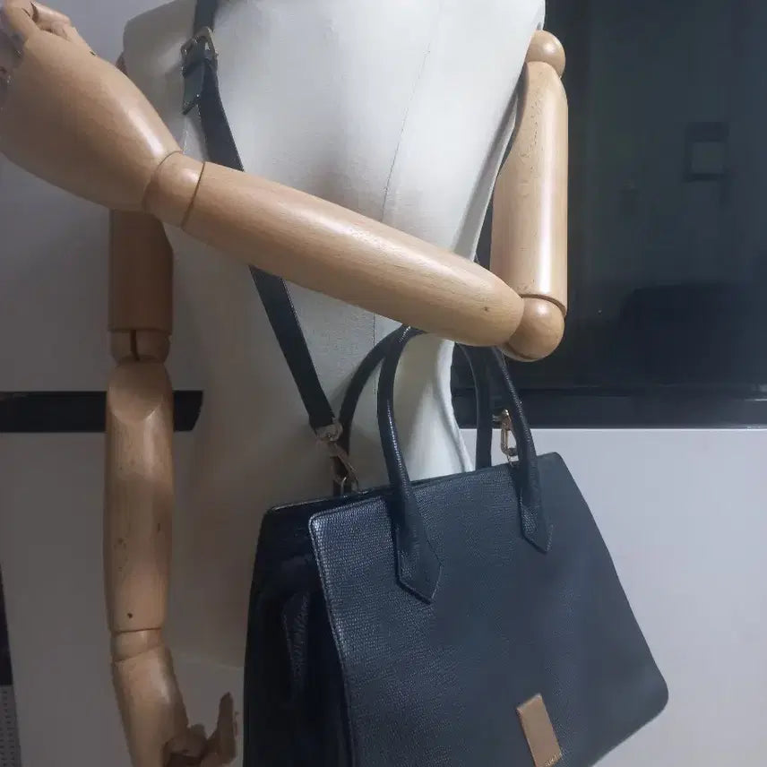 [BUNJANG] Couronne Black Leather Tote Bag &amp; Crossbody Bag / 쿠론 토트백 겸 크로스백