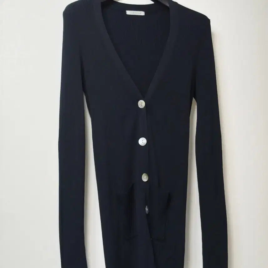 [BUNJANG] Slim Fit Mother of Pearl Button Cardigan / 슬림핏 자개단추 가디건