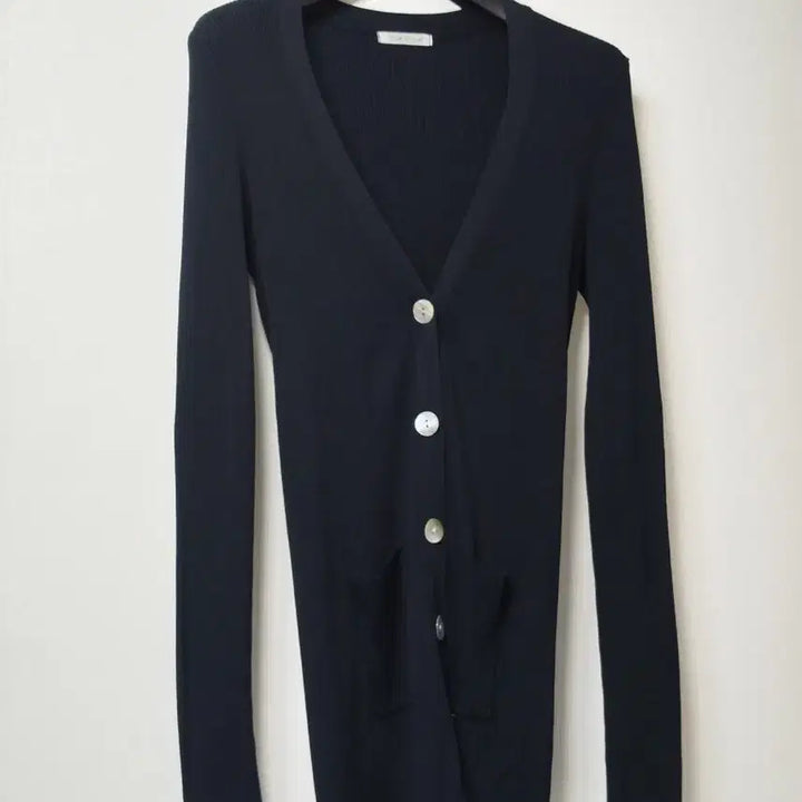 [BUNJANG] Slim Fit Mother of Pearl Button Cardigan / 슬림핏 자개단추 가디건