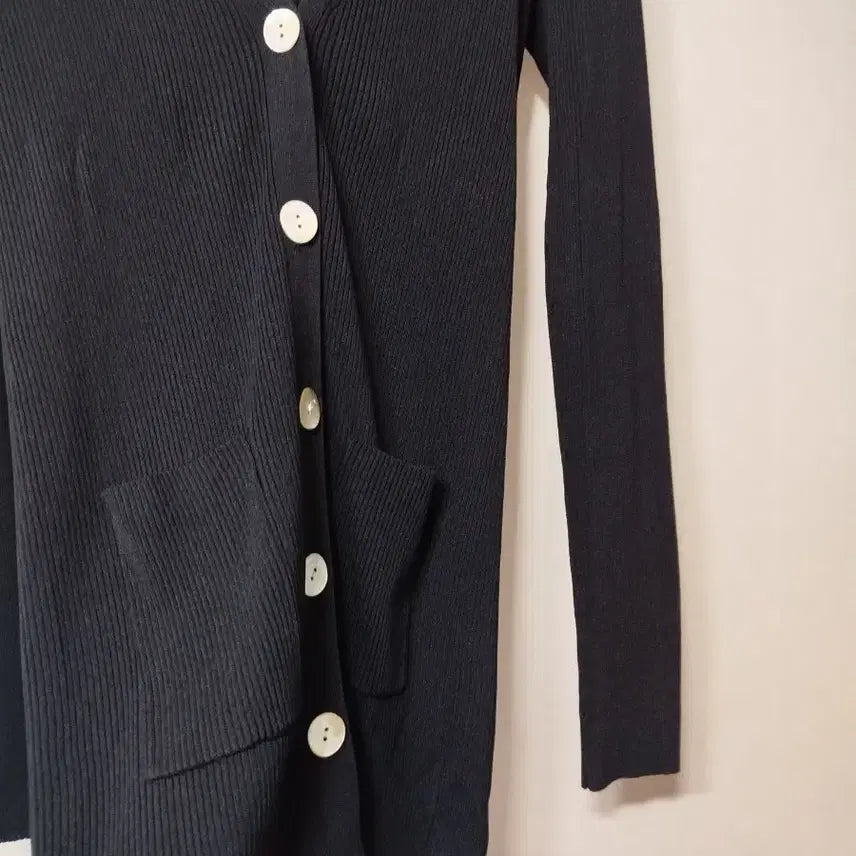 [BUNJANG] Slim Fit Mother of Pearl Button Cardigan / 슬림핏 자개단추 가디건