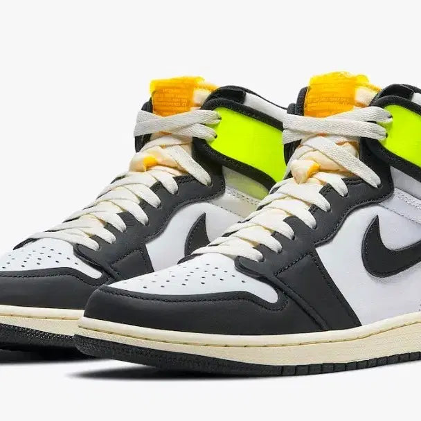 [BUNJANG] Nike Air Jordan 1 Retro High OG Volt Gold Sneakers / 나이키 에어조던 1 레트로 하이 OG 볼트 골드 280