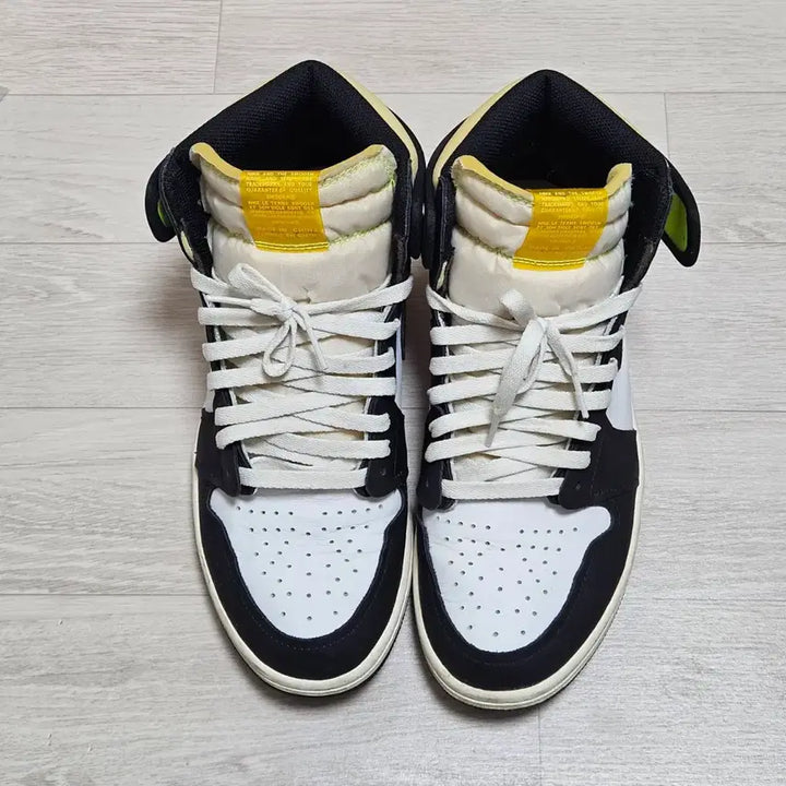 [BUNJANG] Nike Air Jordan 1 Retro High OG Volt Gold Sneakers / 나이키 에어조던 1 레트로 하이 OG 볼트 골드 280