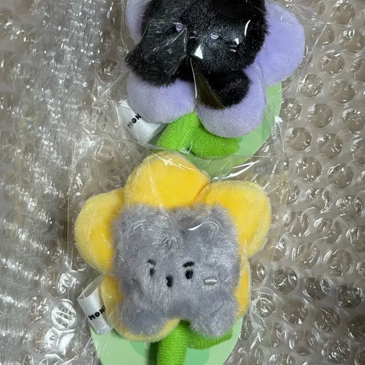 [BUNJANG] Monsta X Kihyun Flower Keyring Bundle Set (Sealed) / 몬뭉치엑스 냥균 배통 꽃키링 미개봉 일괄판매