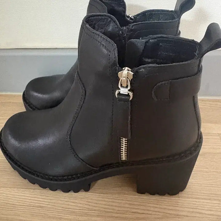 [BUNJANG] Black Platform Ankle Boots / 블랙 통굽 앵클 부츠 새상품