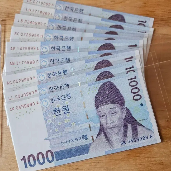 [BUNJANG] Set of 10 Banknotes with Serial Number Ending in 9999, Includes One Graded 68 / 9999번호10매세트68등급포함