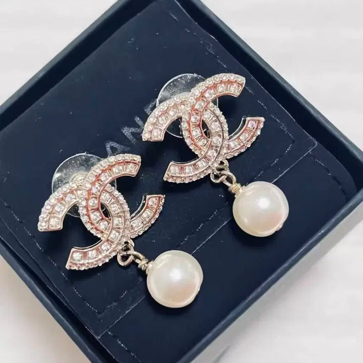 [BUNJANG] Chanel CC Logo Pearl Earrings / 샤넬 CC 로고 진주 귀걸이